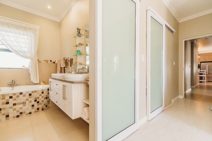 3 Bedroom Property for Sale in Kraaibosch Country Estate Western Cape